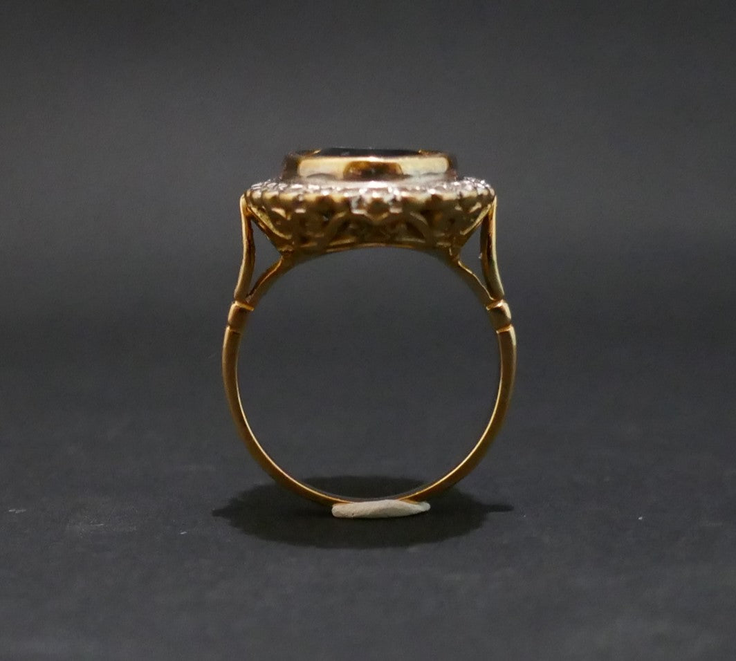 Bague Ornée d'Un Saphir Entourage Diamants