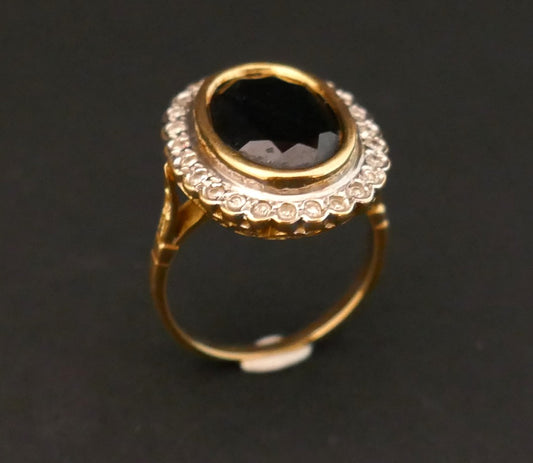 Bague Ornée d'Un Saphir Entourage Diamants