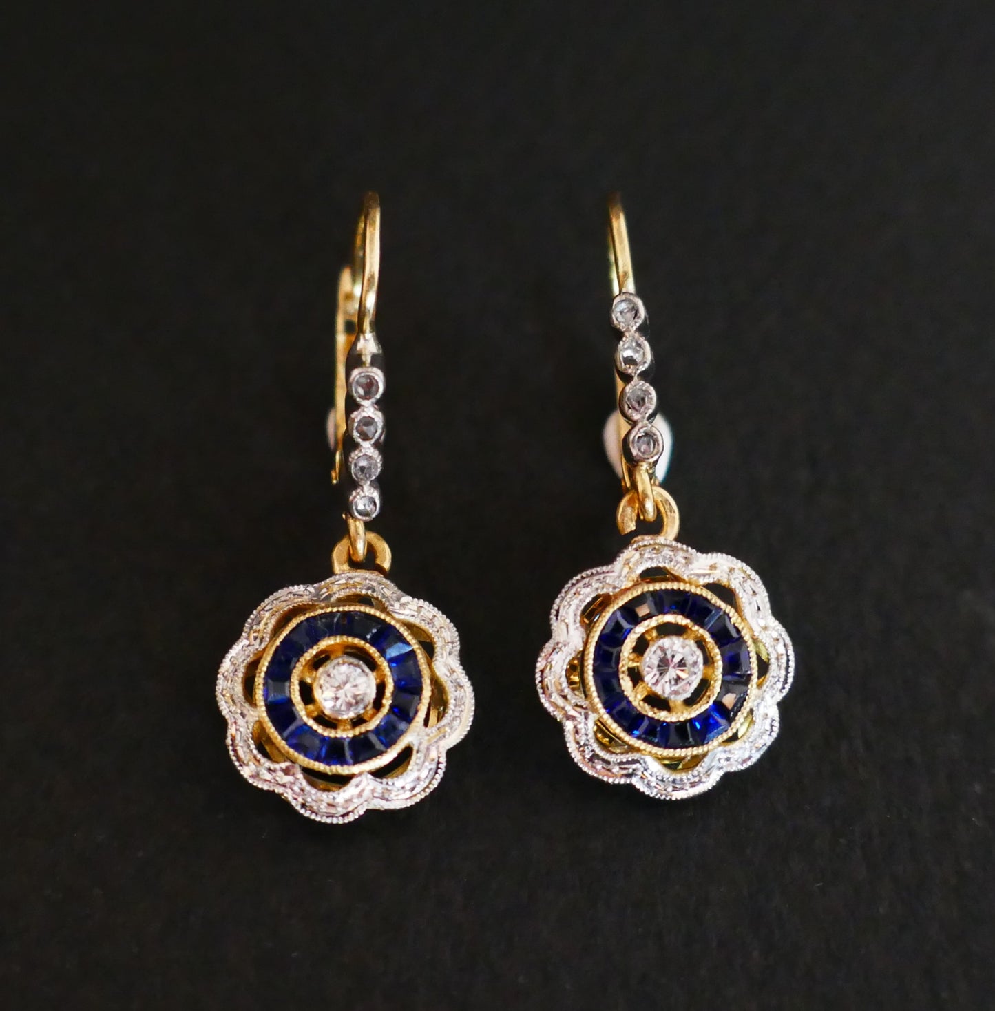 Boucles d'Oreilles Art Déco Diamants Et Saphirs Calibrés