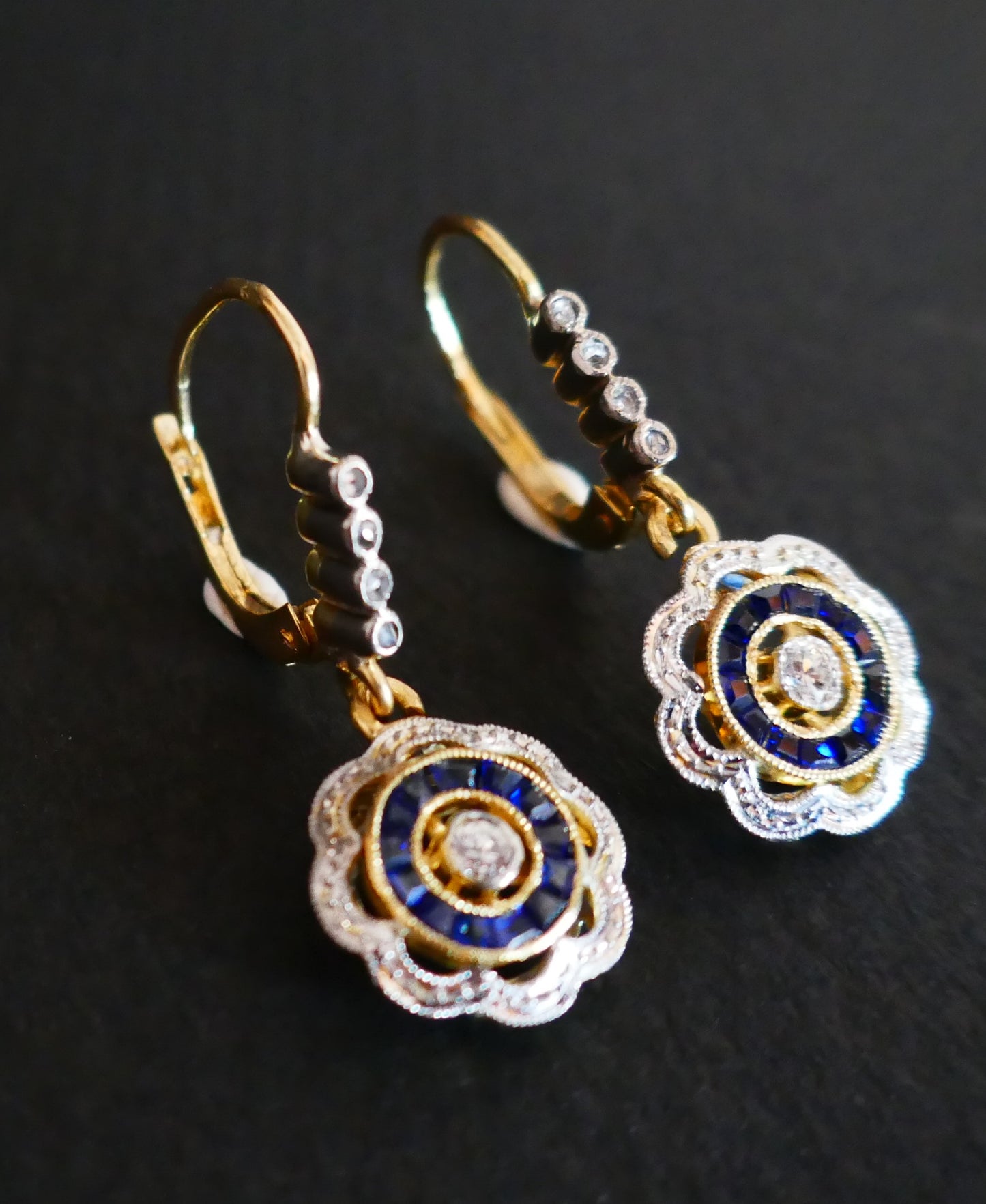 Boucles d'Oreilles Art Déco Diamants Et Saphirs Calibrés