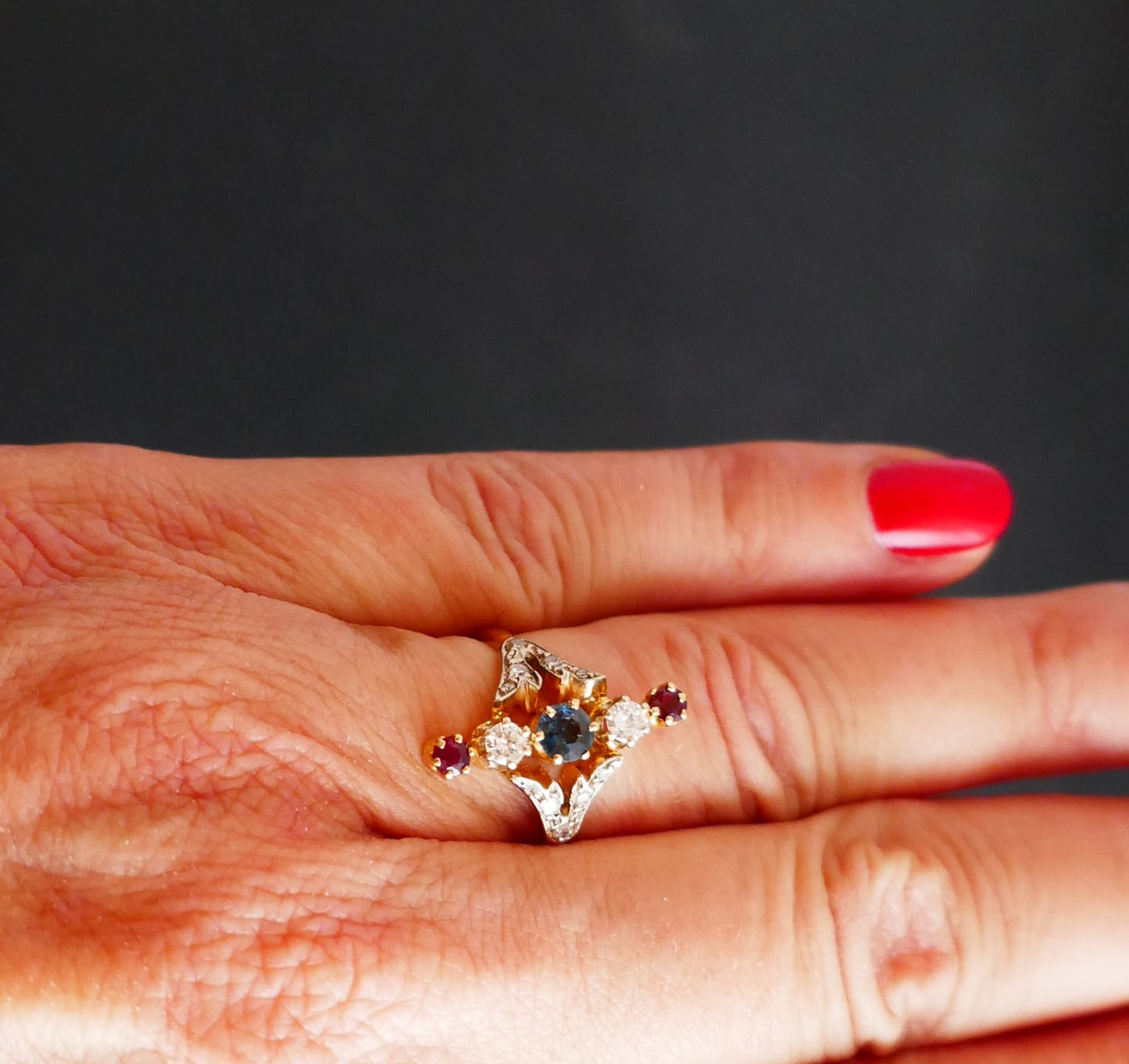 Bague Marquise Diamants, Saphirs Et Rubis