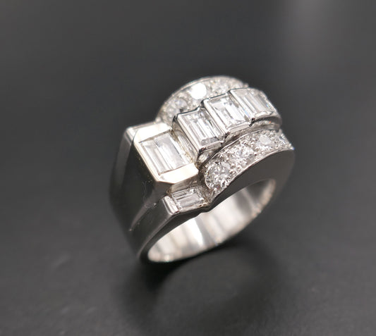 Bague Chevalière asymétrique diamants, Platine, Art Déco.