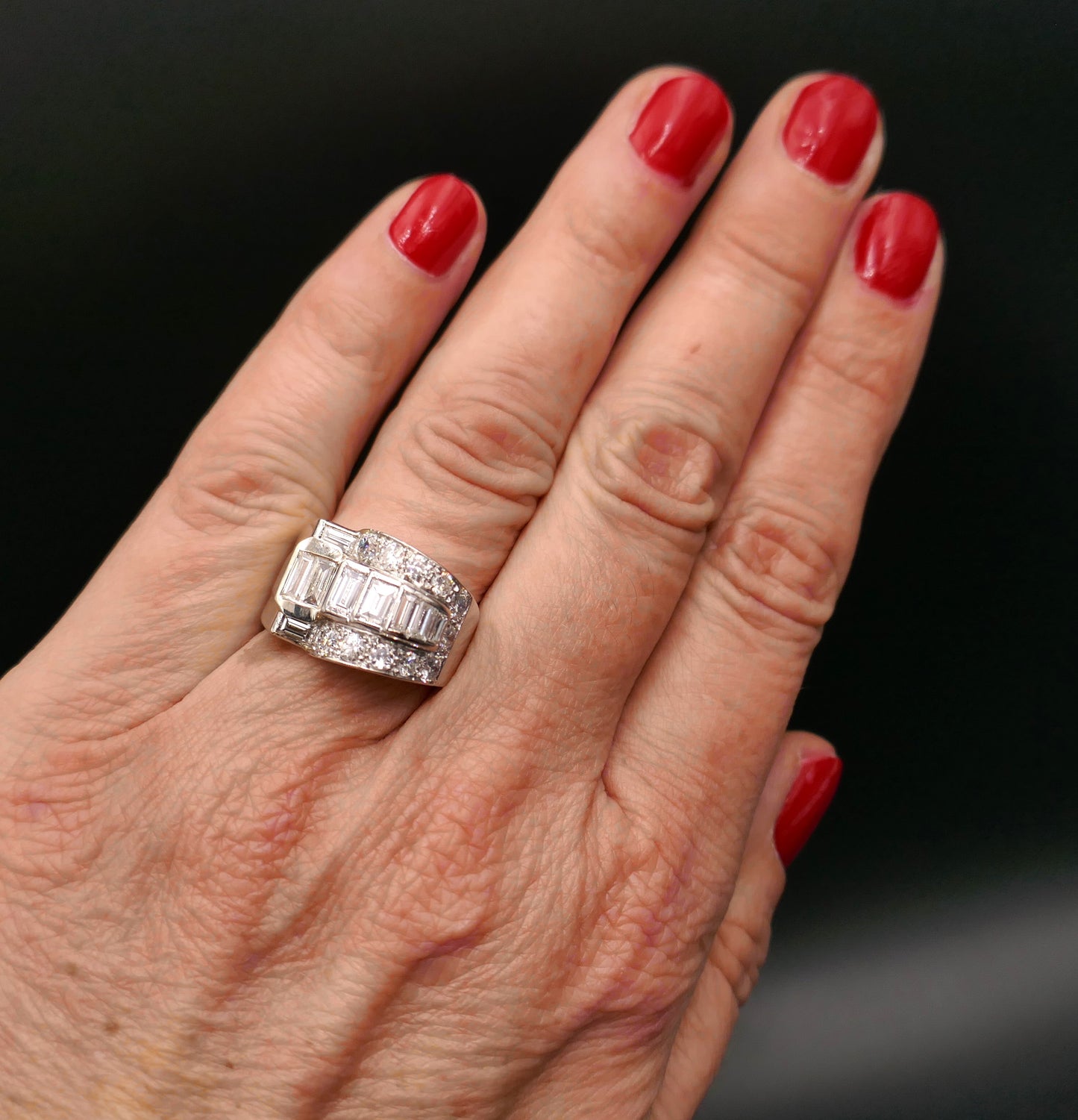 Bague Chevalière asymétrique diamants, Platine, Art Déco.