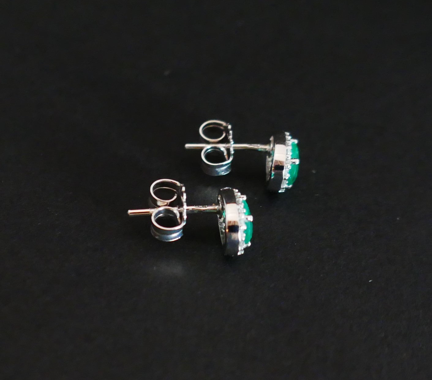 Boucles d'Oreilles émeraude Et Diamants, Or Blanc 18 Carats