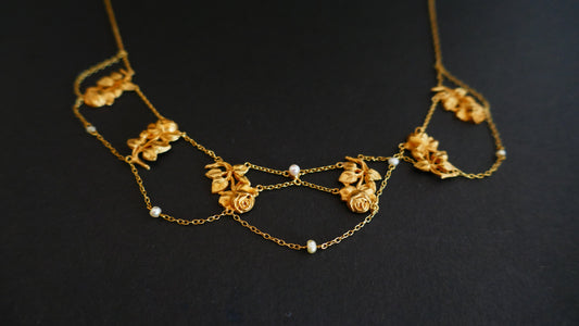 Collerette Motifs De Roses Et Ornée De Perles, Or Jaune 18 Carats