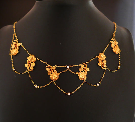 Collerette Motifs De Roses Et Ornée De Perles, Or Jaune 18 Carats