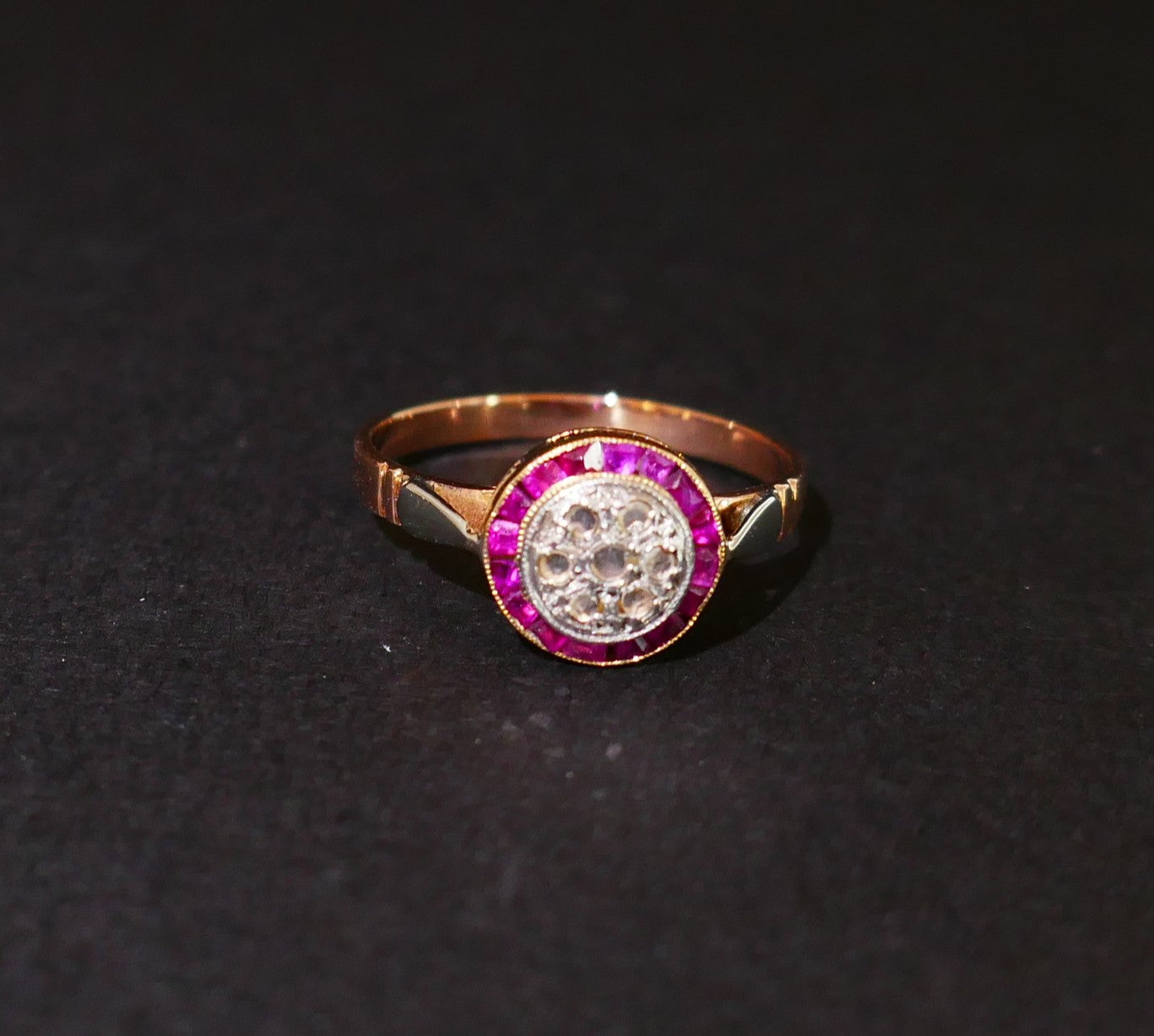 Bague Art Déco Diamants Et Rubis Calibrés, Or 18 Carats