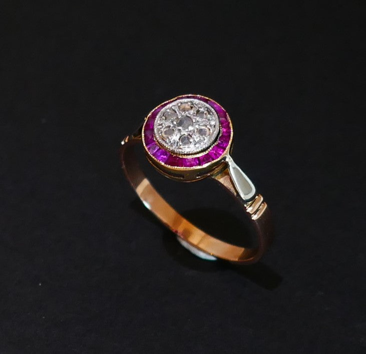 Bague Art Déco Diamants Et Rubis Calibrés, Or 18 Carats