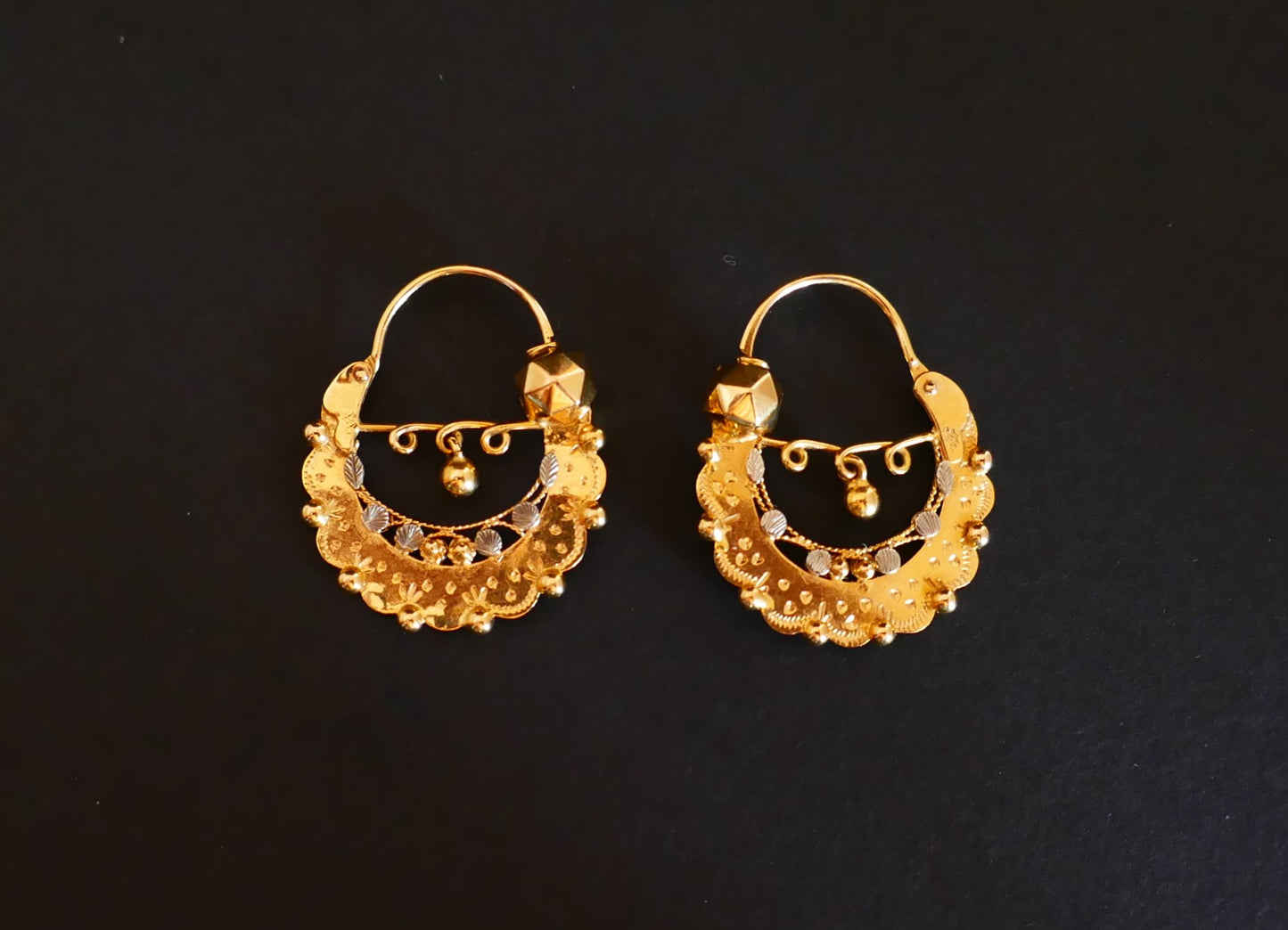 Créoles Savoyardes En Or Blanc Et Or Jaune 18 Carats, Excellent état
