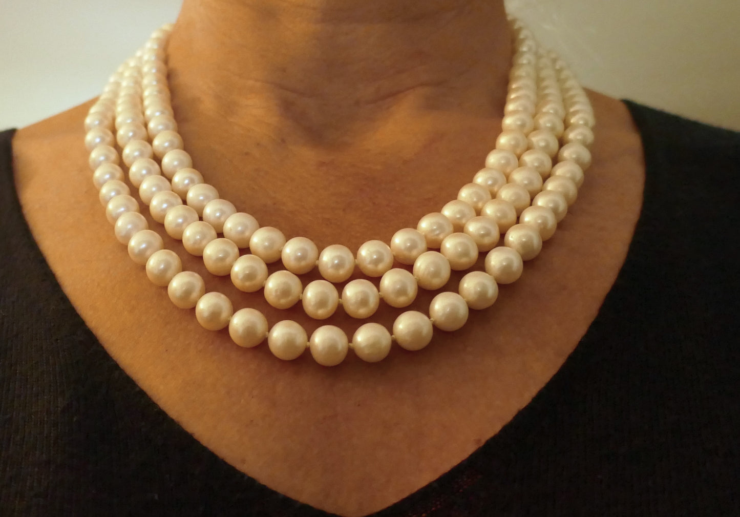 Collier De Perles De Culture 3 Rangs, Fermoir Or blanc 18 Carats et perle.