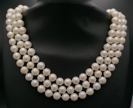 Collier De Perles De Culture 3 Rangs, Fermoir Or blanc 18 Carats et perle.