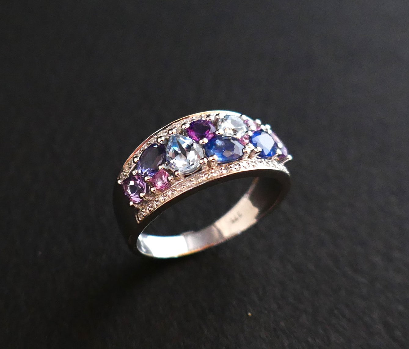 Bague Sertie De Pierres Fines, Améthystes, Topaze, saphir;