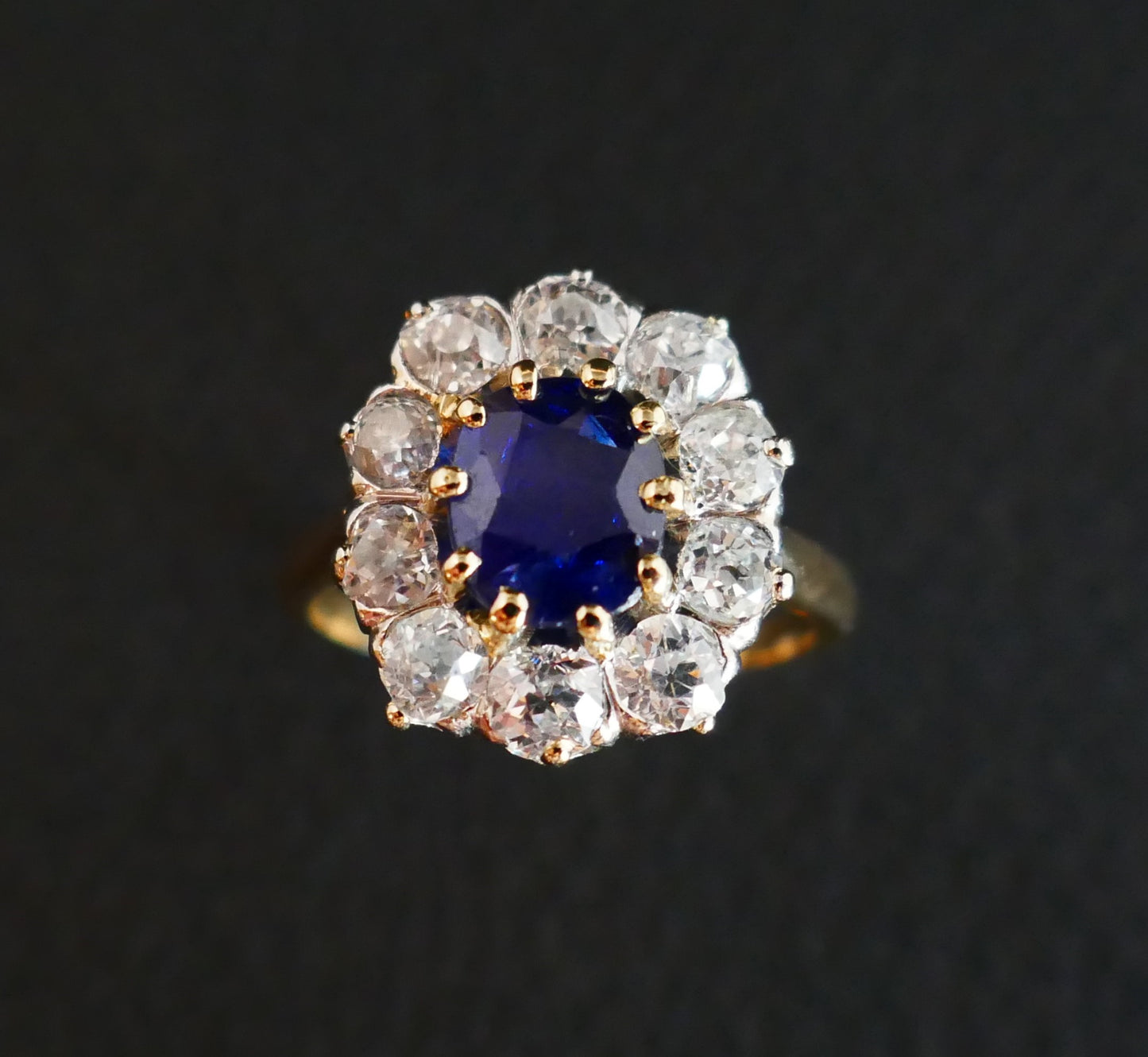 Bague Saphir Et Diamants, Or 18 Carats.
