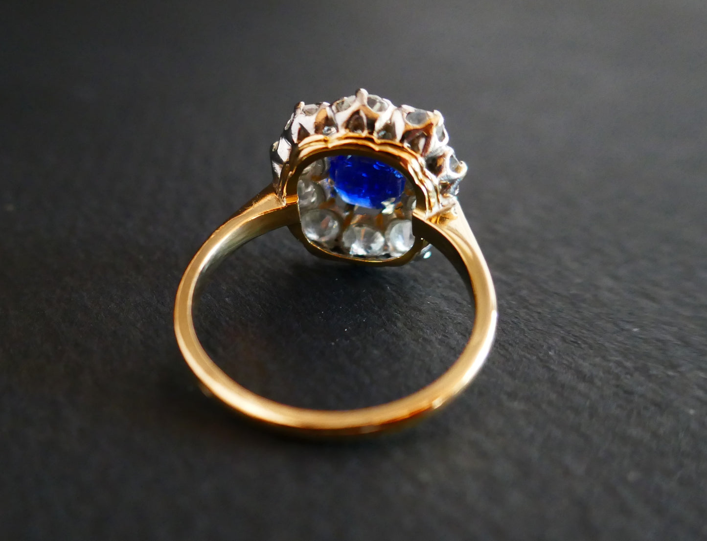 Bague Saphir Et Diamants, Or 18 Carats.