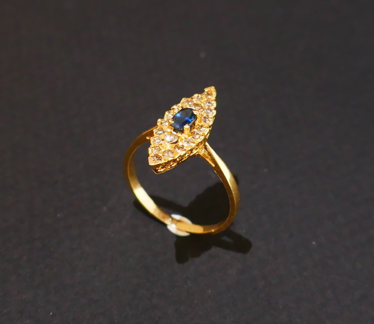 Bague Marquise Saphir Et Diamants, Or Jaune 18 Carats