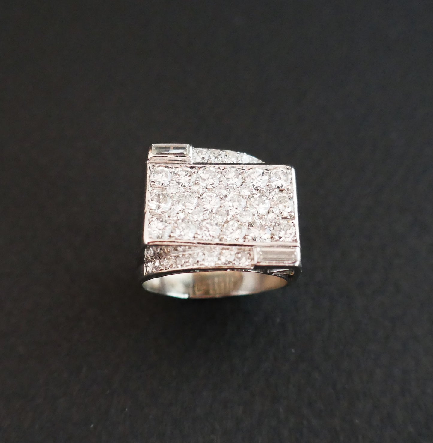 Chevalière Art Déco Sertie De 1,50 Carat De Diamants, Monture Platine
