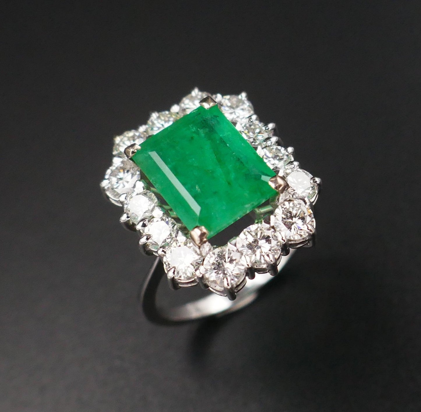 Bague émeraude 3 carats Et Diamants 2 carats, Certificat