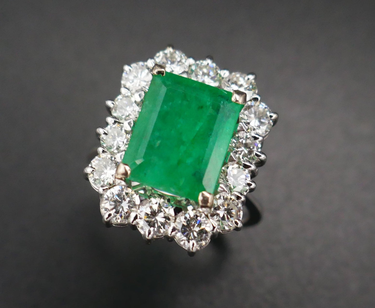 Bague émeraude 3 carats Et Diamants 2 carats, Certificat