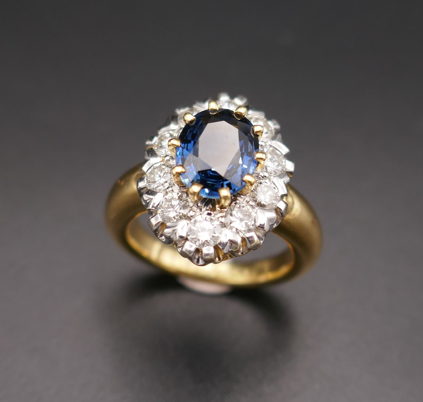 Bague Saphir 1,95 Carat Et Diamants 1 Carat, Or Jaune 18 Carats.