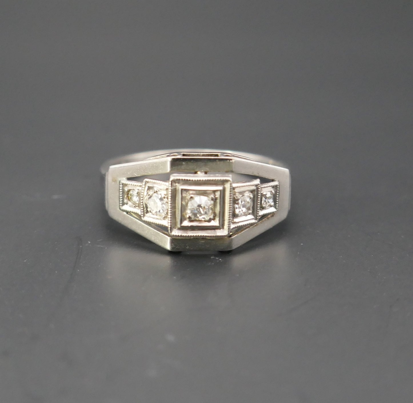 Bague Art Déco Ornée De 5 Diamants, Or 18 Carats Et Platine