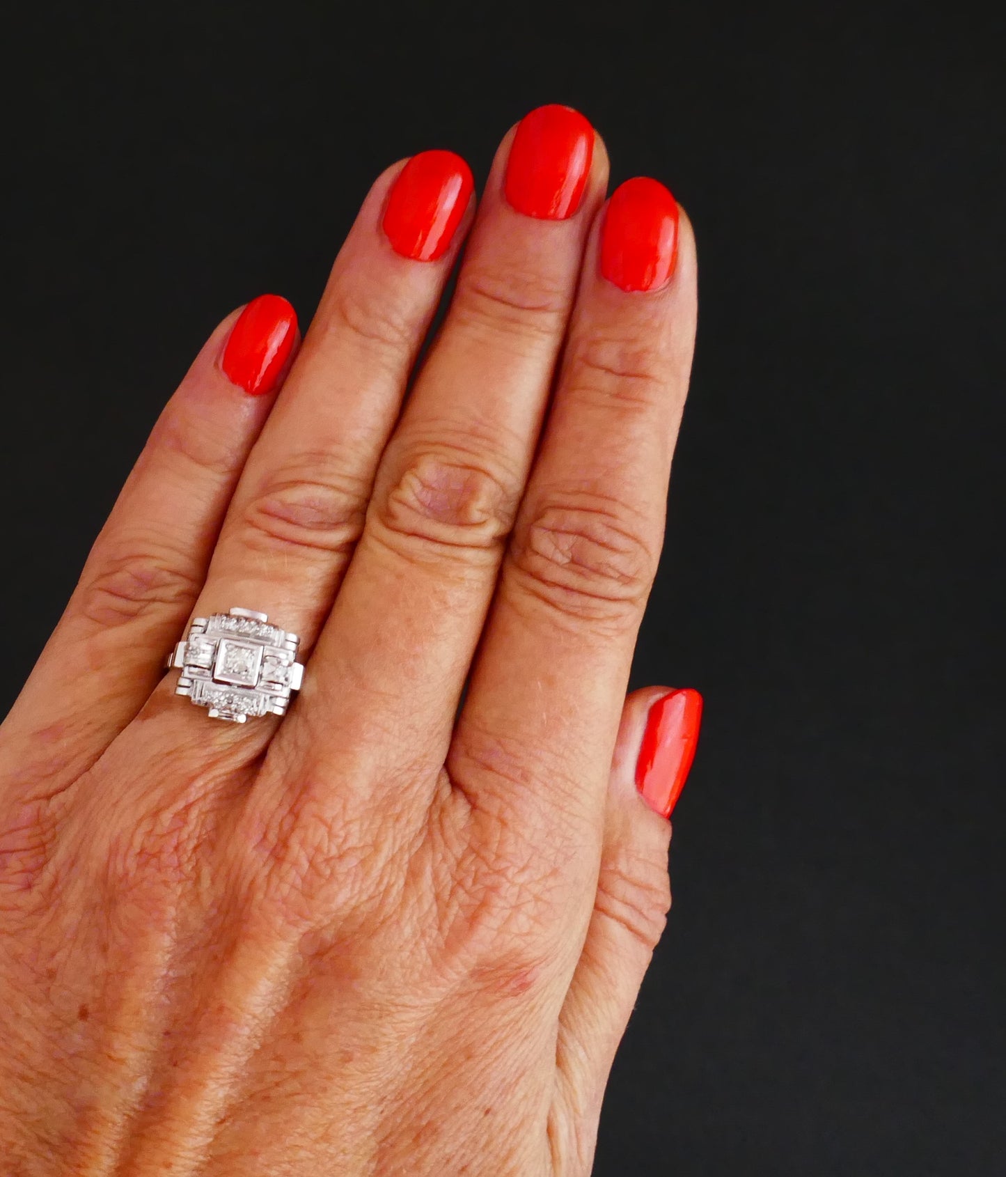 Bague Art Déco Sertie De Diamants, Or 18 Carats.