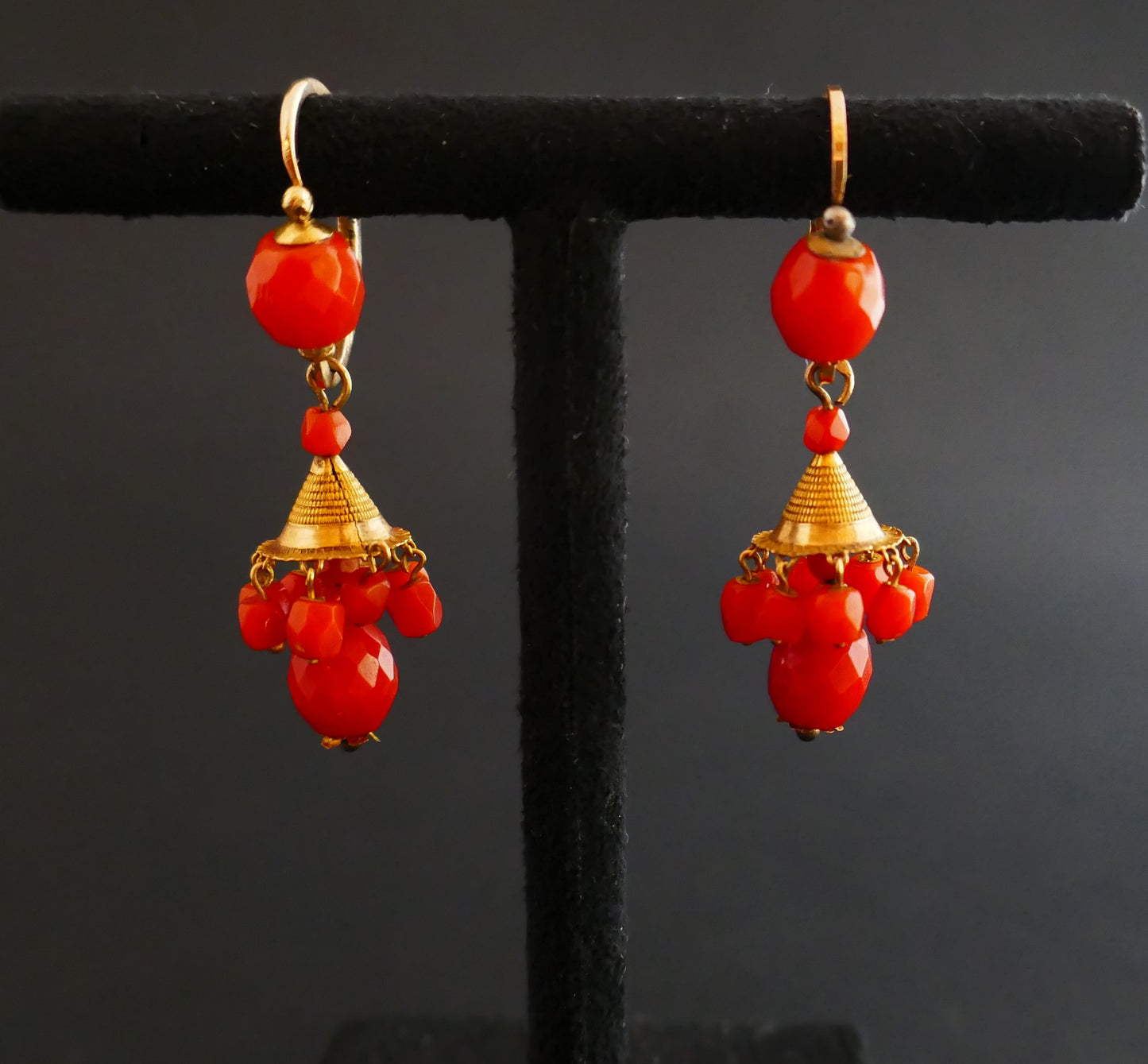 Rare Boucles d'Oreilles Corail Facetté , Poinçon Tête De Coq ( 1809 - 1819).