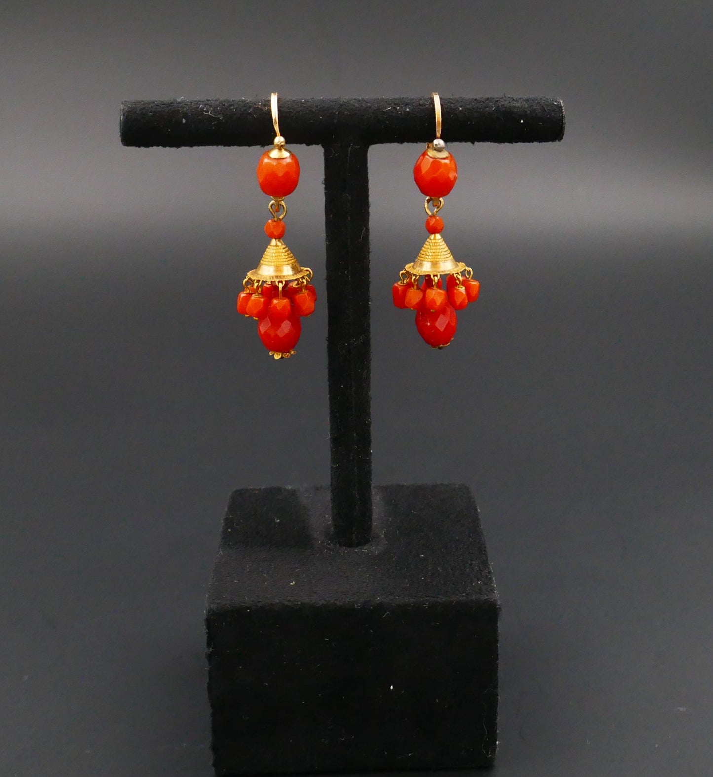 Rare Boucles d'Oreilles Corail Facetté , Poinçon Tête De Coq ( 1809 - 1819).