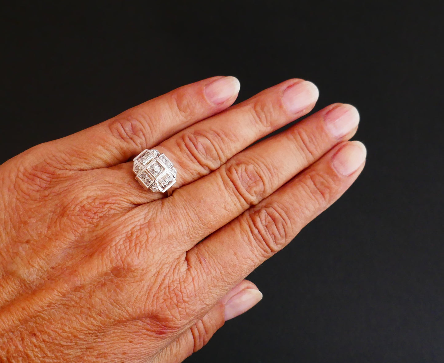 Bague Art Déco Sertie De Diamants, Or 18 Carats.