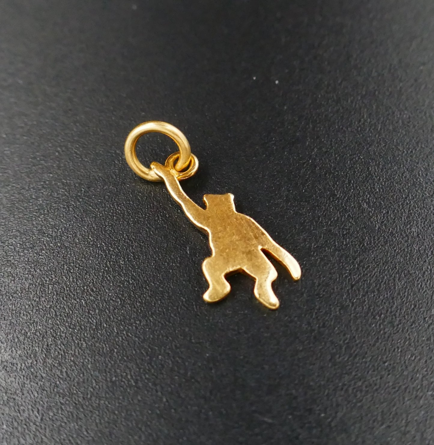 Pomellato, Pendentif Charms collection Dodo En Or Jaune 18 Carats.