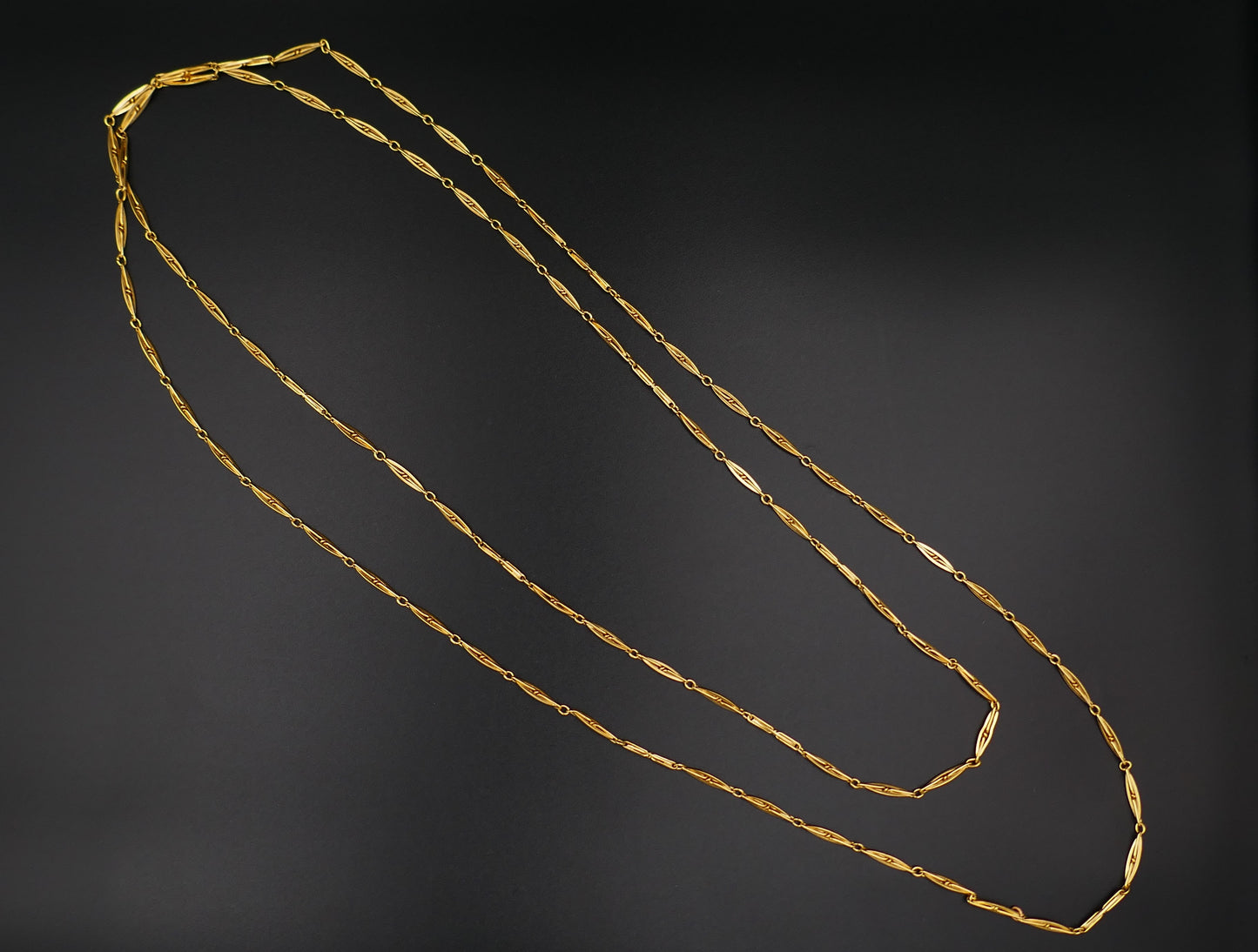 Grand Sautoir Ancien 1,56 Mètre, Or 18 Carats.