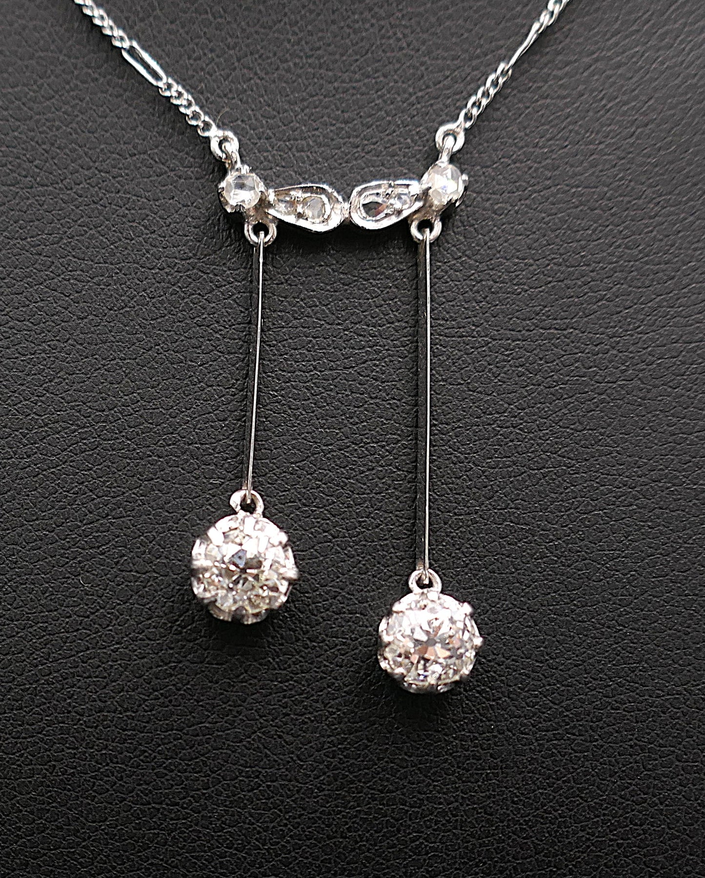 Collier Négligé Diamants Taille Ancienne 1 carat Et Diamants Taille Rose, Or Blanc 18 Carats.