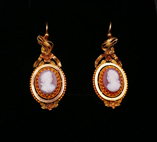 Paire De Pendants d'Oreilles Camées sur agate, fin XIXème. Or 18 Carats