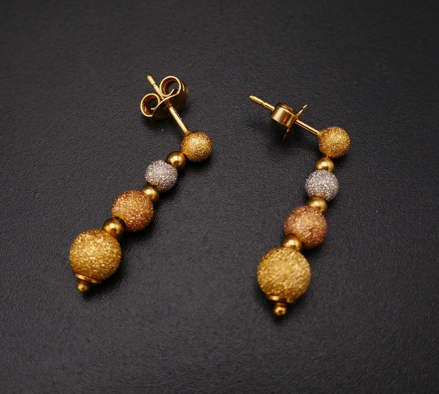 Boucles d'Oreilles Or 3 tons 18 Carats.