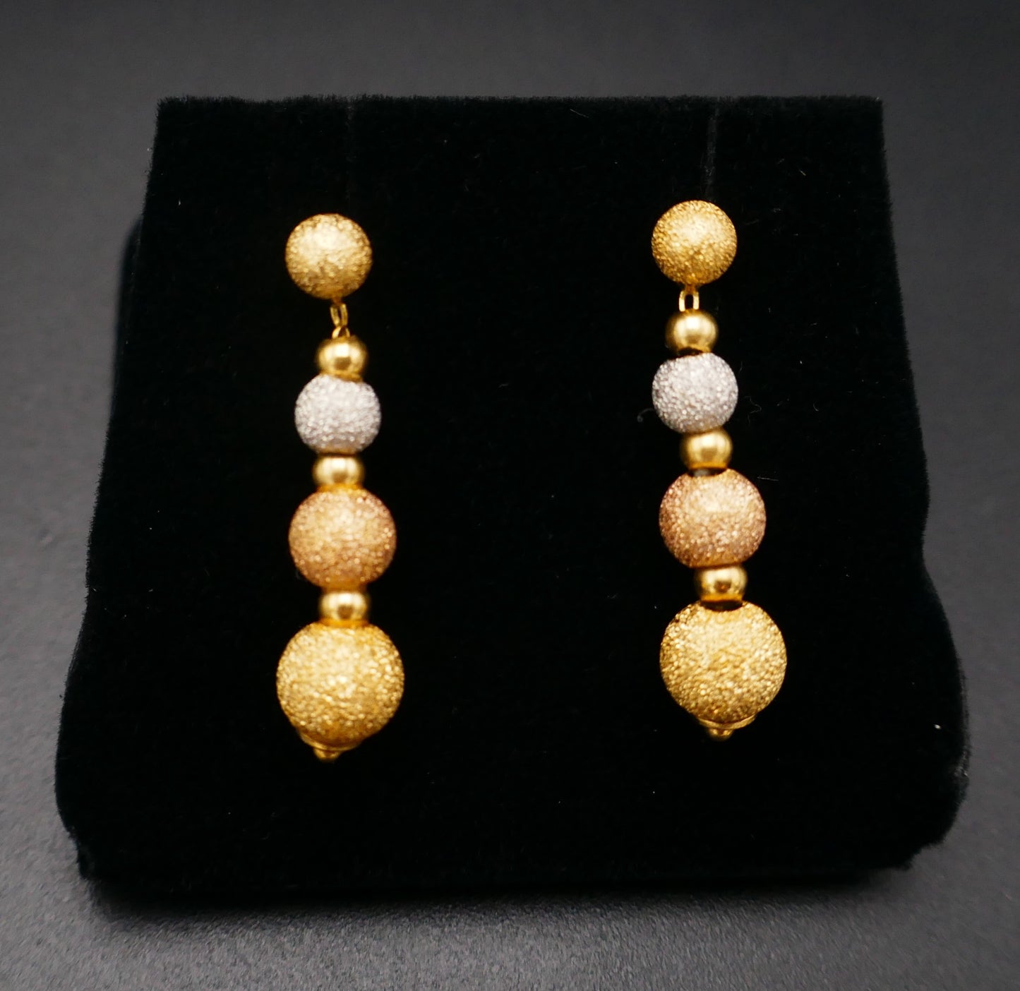 Boucles d'Oreilles Or 3 tons 18 Carats.