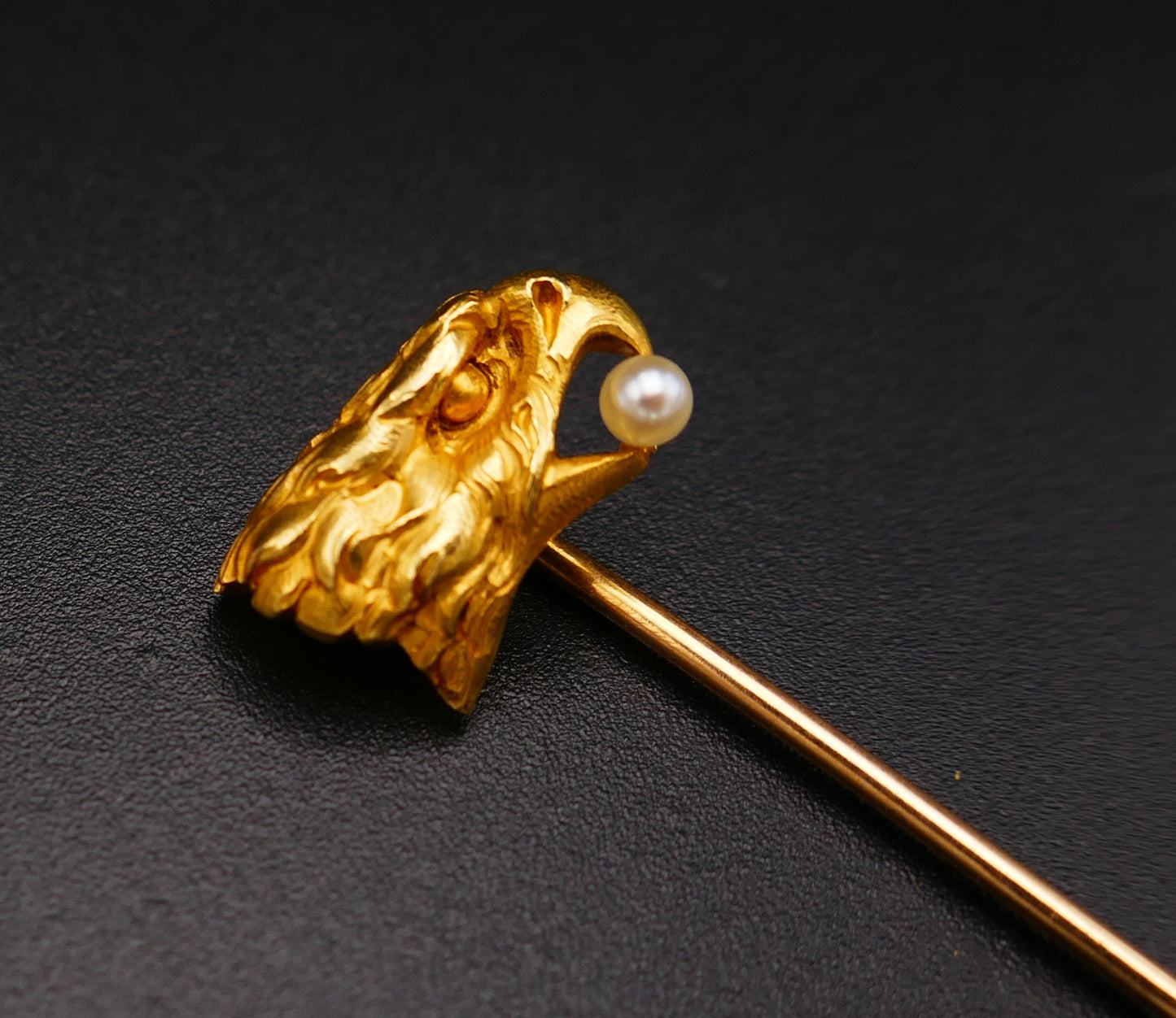 Epingle à Cravate Tête d'Aigle Or Jaune Et Perle.