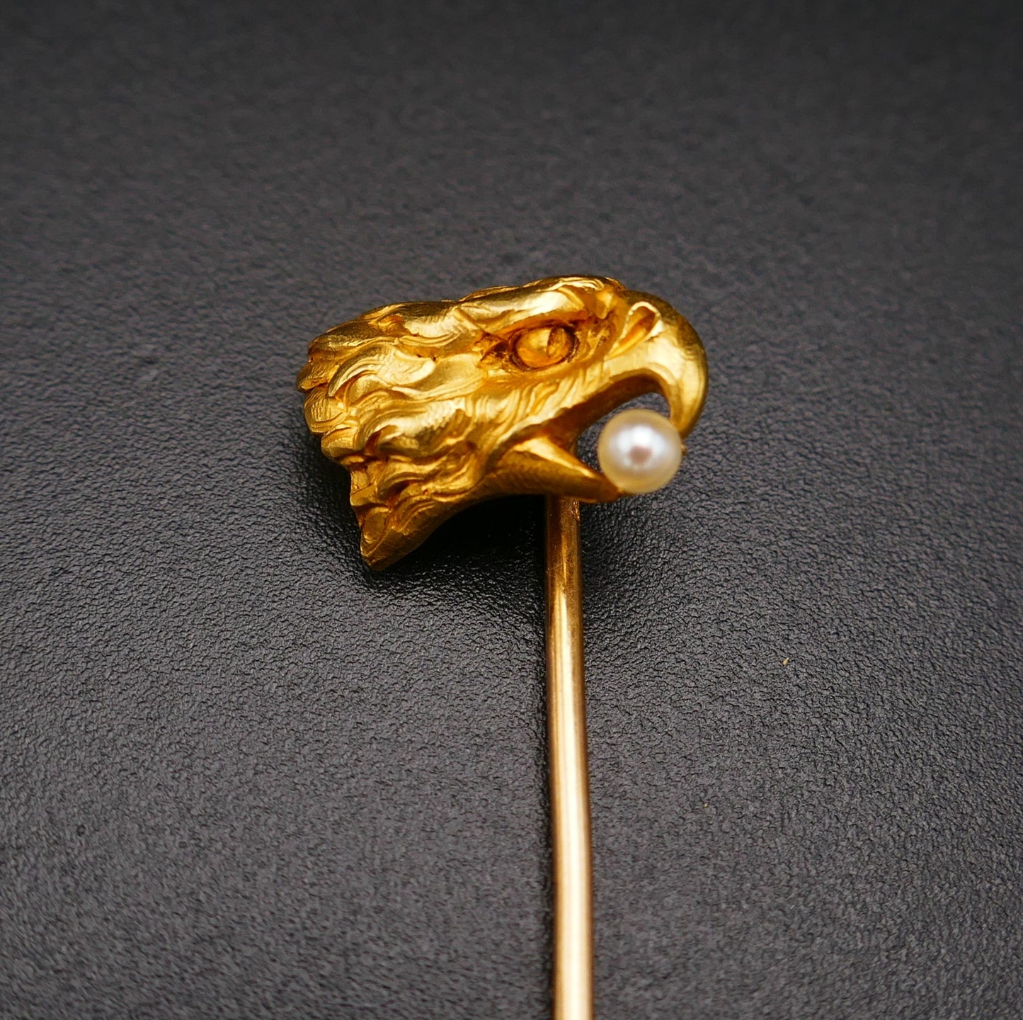 Epingle à Cravate Tête d'Aigle Or Jaune Et Perle.