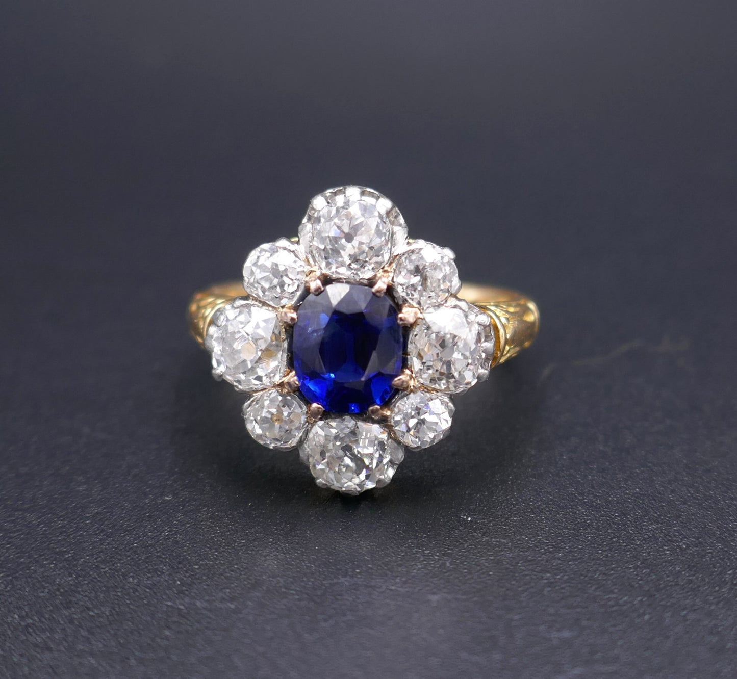 Bague Saphir Et Diamants, Or Et Platine.