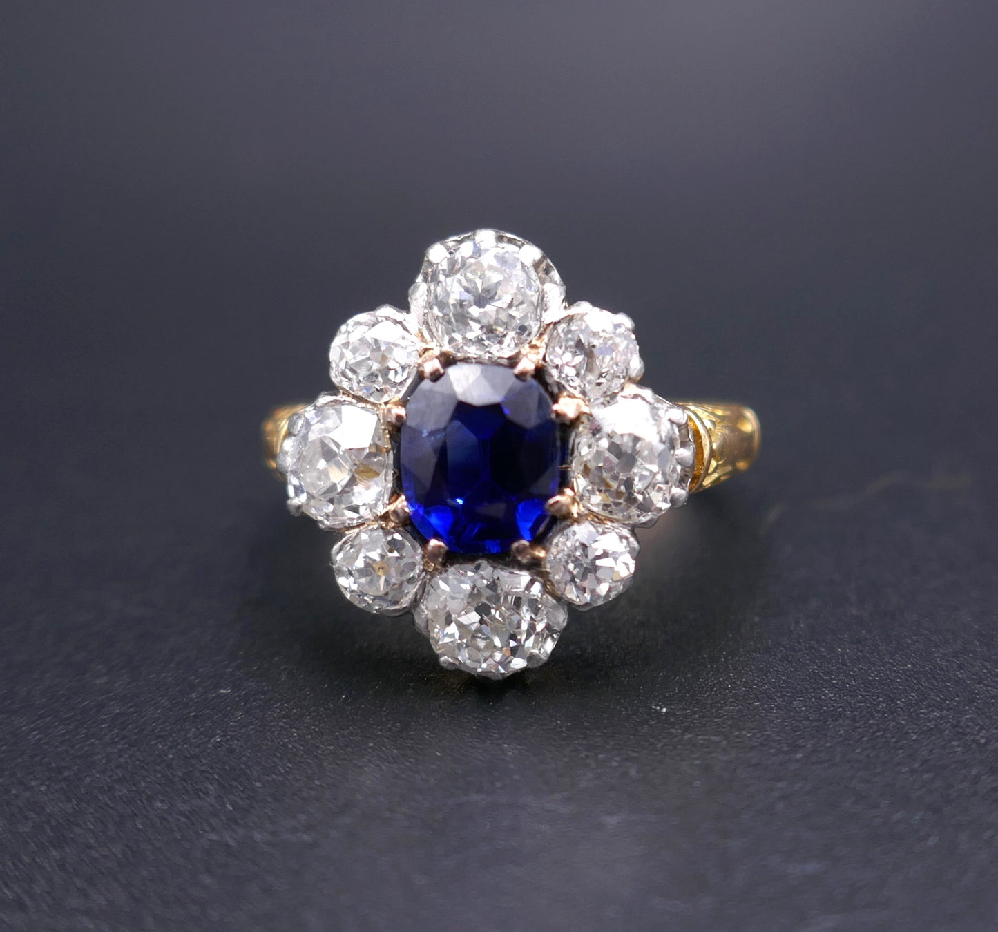 Bague Saphir Et Diamants, Or Et Platine.