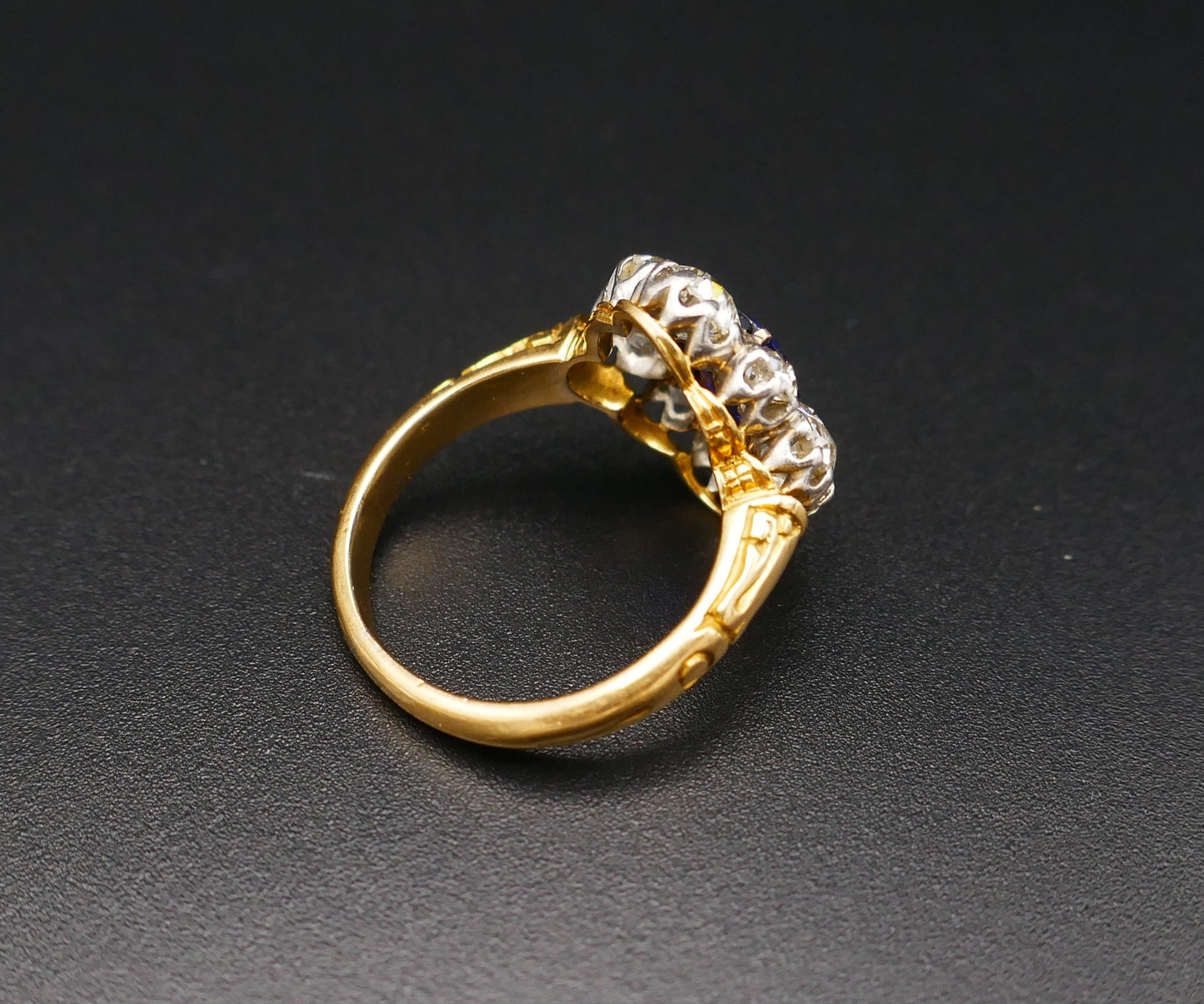 Bague Saphir Et Diamants, Or Et Platine.