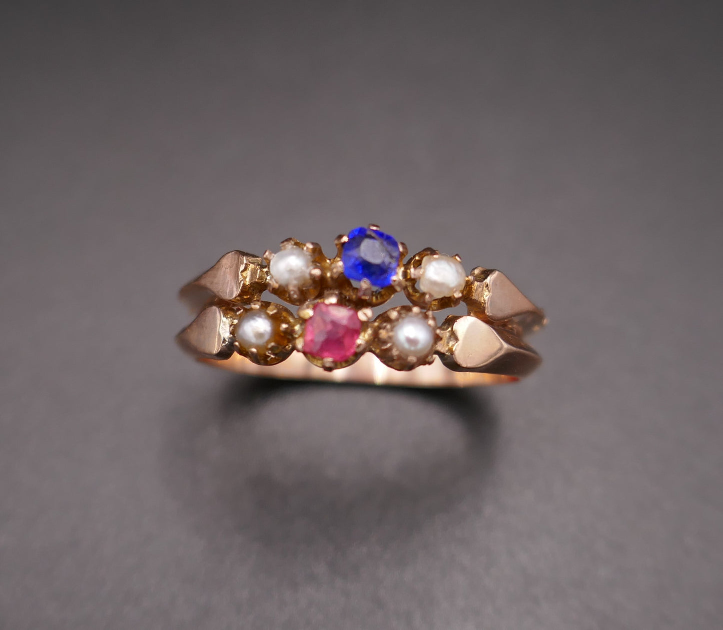 Bague Ancienne Poinçon Tête De Cheval, Pierres rouge et bleue Et Perles.