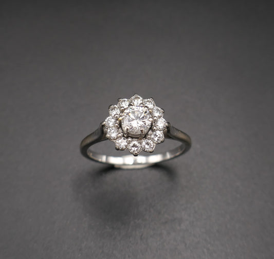 Bague Marguerite Diamants, Or Blanc 18 Carats.
