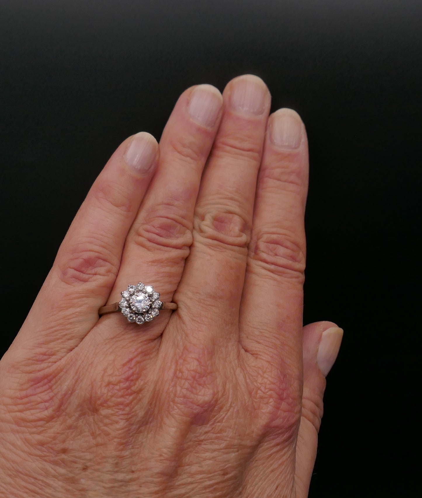 Bague Marguerite Diamants, Or Blanc 18 Carats.