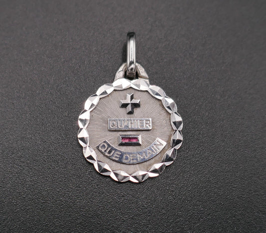 Augis Médaille d'Amour Or Blanc 18 Carats.