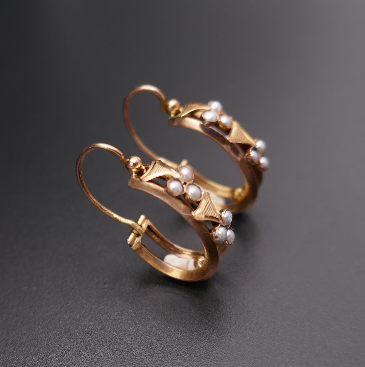 Boucles d'Oreilles Créoles Napoléon III, perles Fines, Or rose 18 Carats.