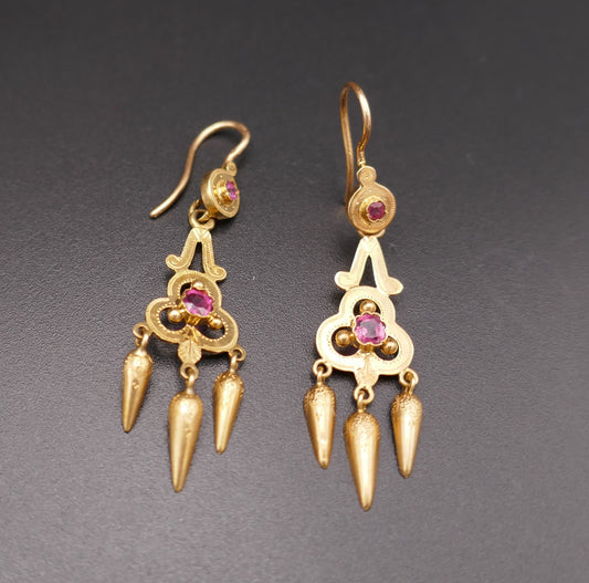 Boucles d'Oreilles Pampilles Serties De Pierres Roses, Or 18 Carats.