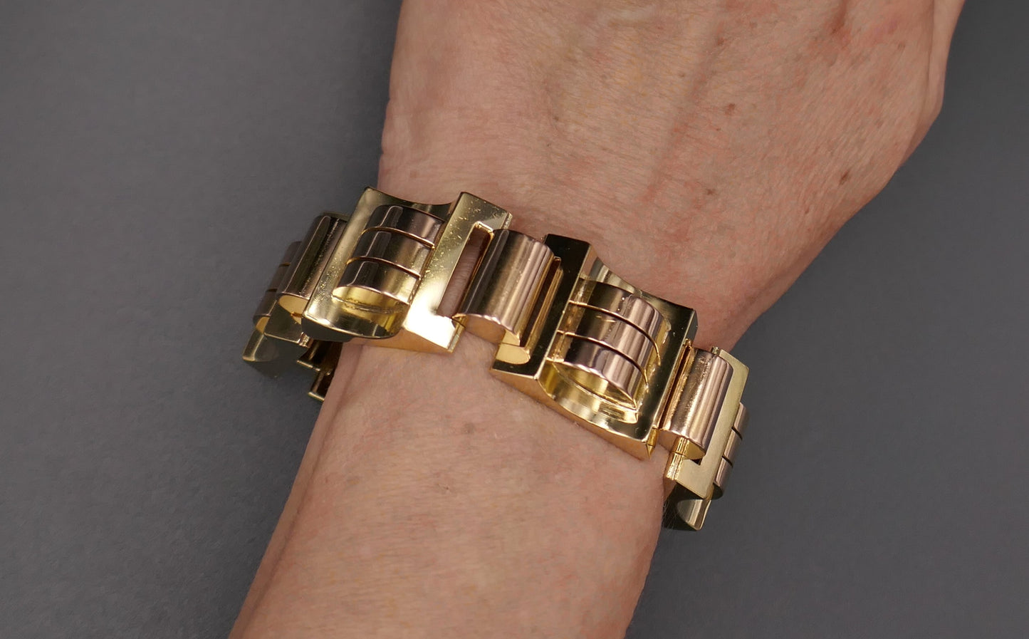 Bracelet Tank En Or Rose Et Or Jaune 18 Carats, 105,25 Grammes.