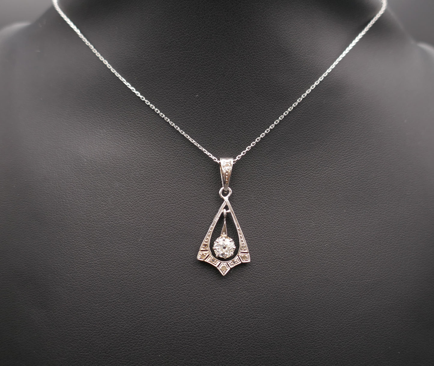 Pendentif Art Déco Diamant 0,53 Ct Or Et Platine, Chaîne En Or.