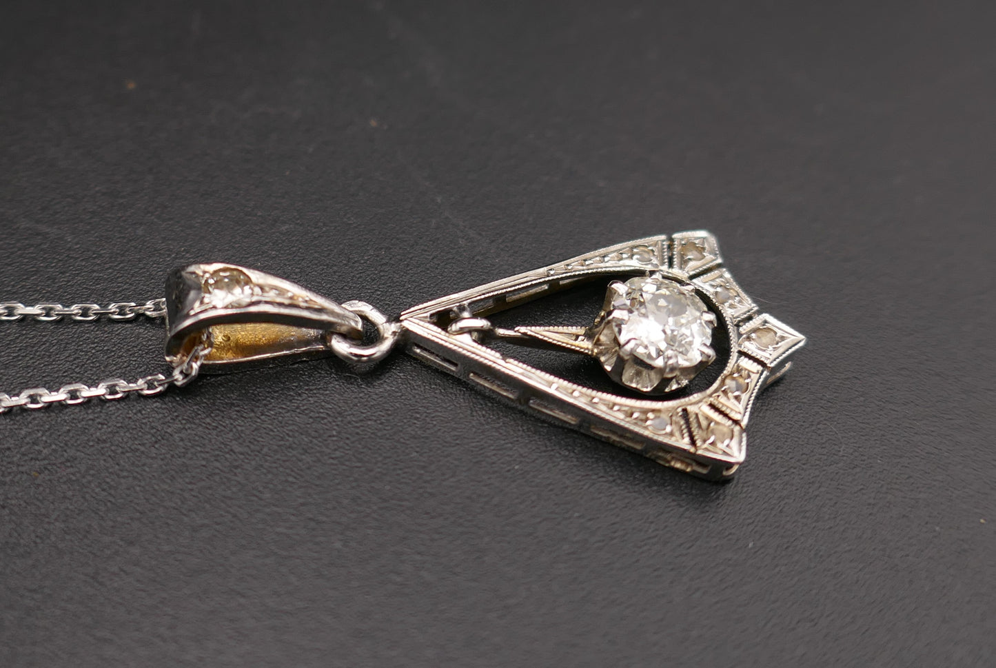 Pendentif Art Déco Diamant 0,53 Ct Or Et Platine, Chaîne En Or.