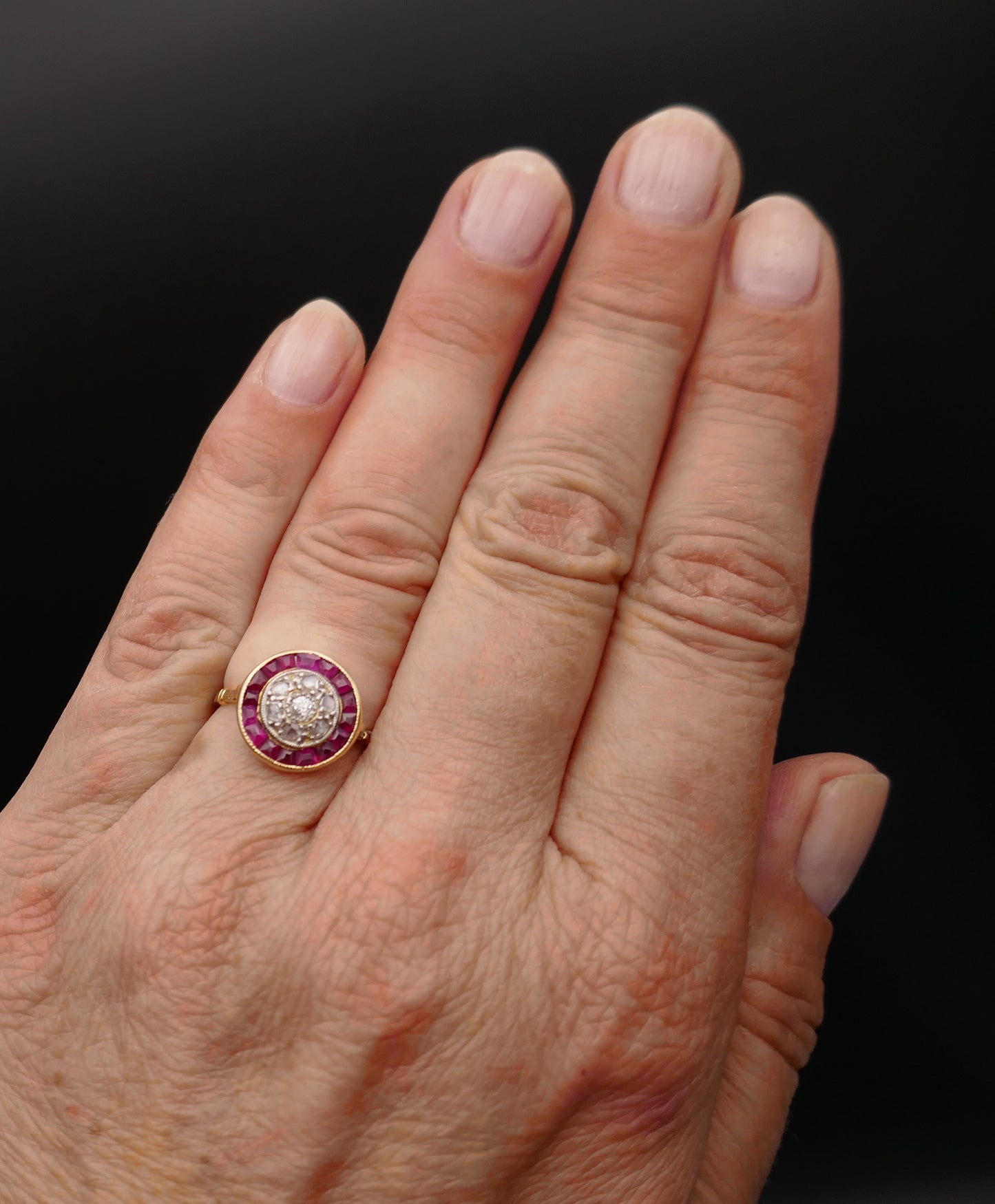 Bague Art Déco Diamants Et Rubis Calibrés.