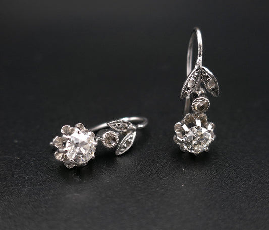 Boucles d'Oreilles Ornées De 2 Diamants, 0,60 carat.